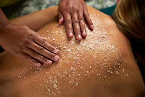 master-does-back-massage-with-special-oils-sea-salt-spa-treatments-less-scaled.jpg